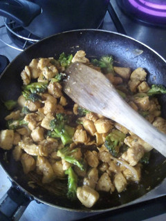 Una foto de Pollo con Brócoli