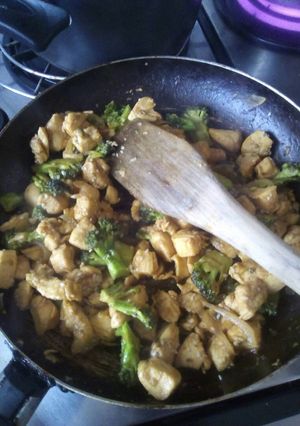 Una foto de Pollo con Brócoli