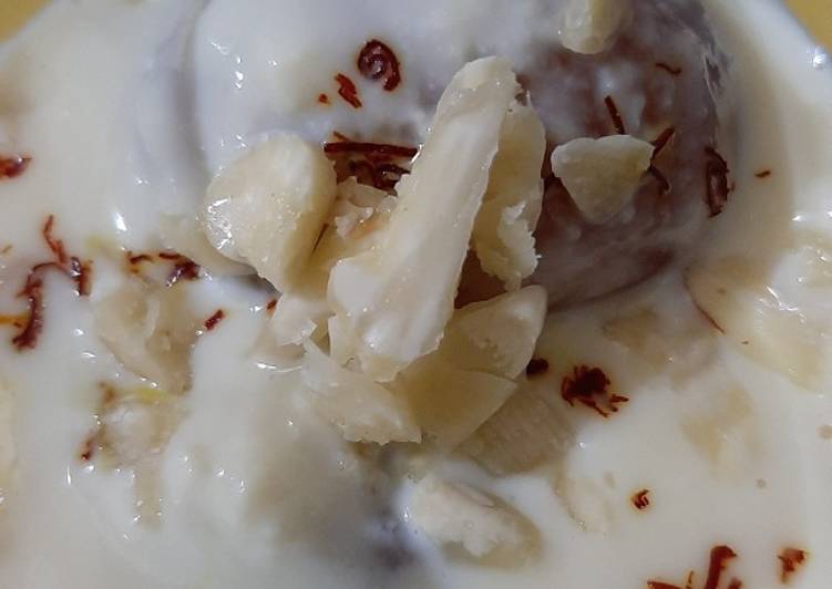 Gulabjamun with rabri