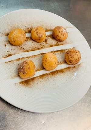Una foto de Dulce de yemas de huevo con chocolate