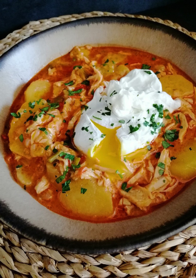 Una foto de Heura con patatas y huevo poché