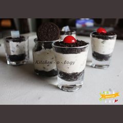 A picture of Oreo Glass Cheesecake.