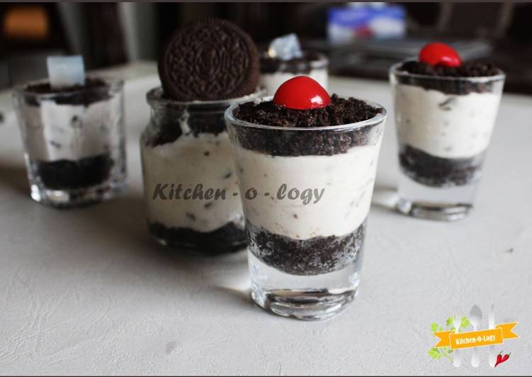 Oreo Glass Cheesecake