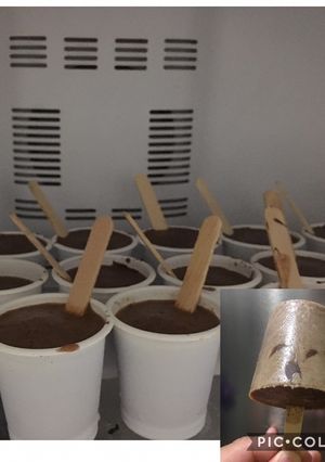 Una foto de Helado de chocolate artesanal