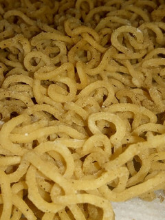 A picture of Crunchy fried noodles.