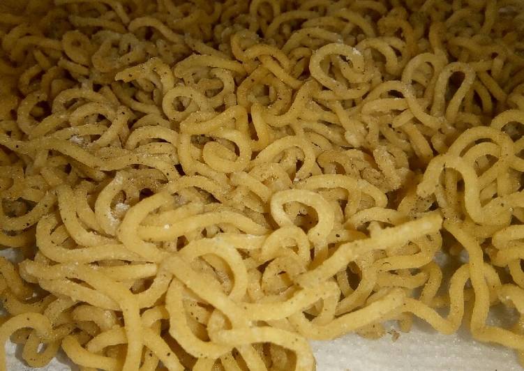 Simple Way to Prepare Super Quick Homemade Crunchy fried noodles