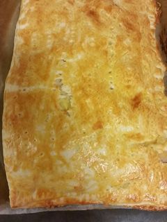 Una foto de Empanada de pollo, queso y bechamell