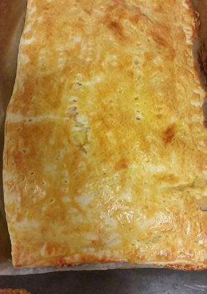 Una foto de Empanada de pollo, queso y bechamell