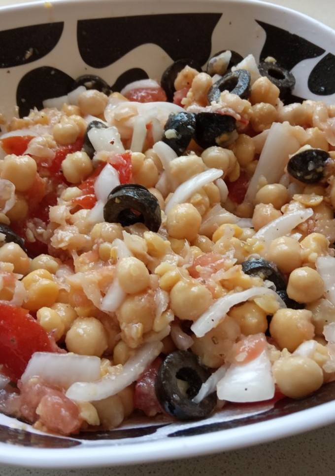 Una foto de Ensalada de garbanzos