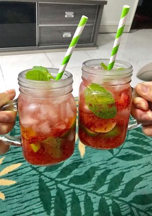 Hình của món Strawberry 🍓 & Coconut Mojito Mocktail.