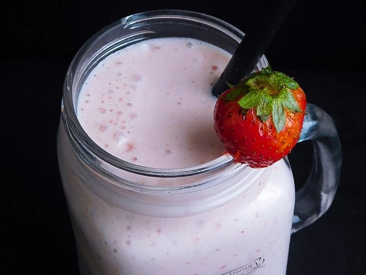 Easy Steps to Make Strawberry Banana Smoothie the Awesome  Perfect
