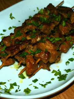 Una foto de Pincho moruno de cordero con ras el hanout🍴