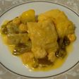 Bacalao en salsa con pimientos y gambas