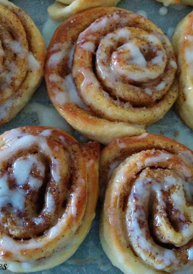 Una foto de Cinnamon rolls o rollos de canela
