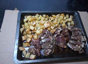 Foto principal de Pecho de cordero al horno con patatas