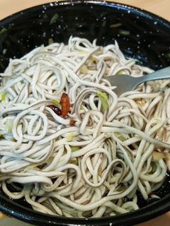 Una foto de Gulas con ajos frescos