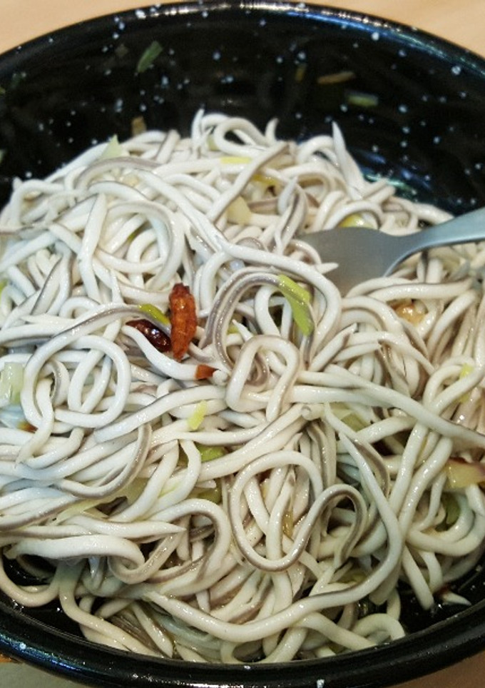 Una foto de Gulas con ajos frescos