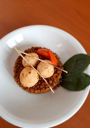 Foto di Lenticchie risottate e polpettine bianche
