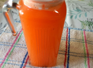 Una foto de Jugo de zanahoria y limón 😄