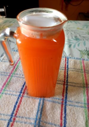 Una foto de Jugo de zanahoria y limón 😄