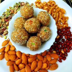 A picture of Nuts and Seeds Laddu.