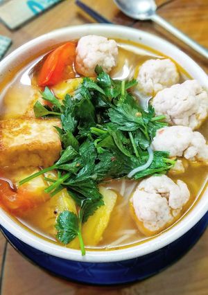Hình của món Bún chả cá nấu ngót.