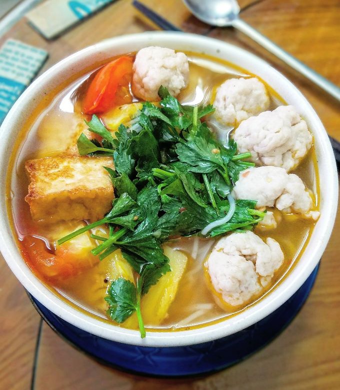 Hình của món Bún chả cá nấu ngót.