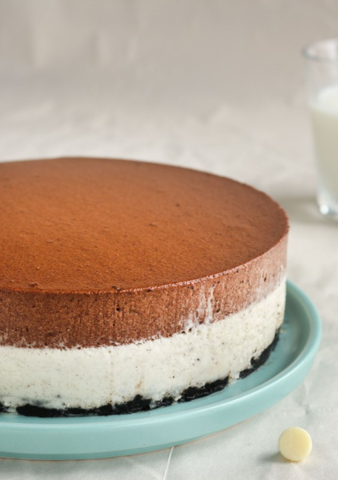 A picture of Oreo Chocolate Mousse Cake [No-Bake].
