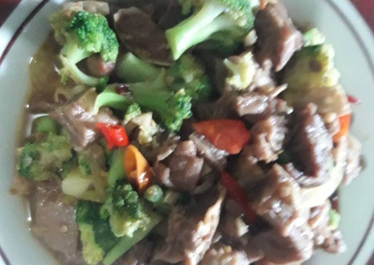 3.Tumis brokoli daging sapi