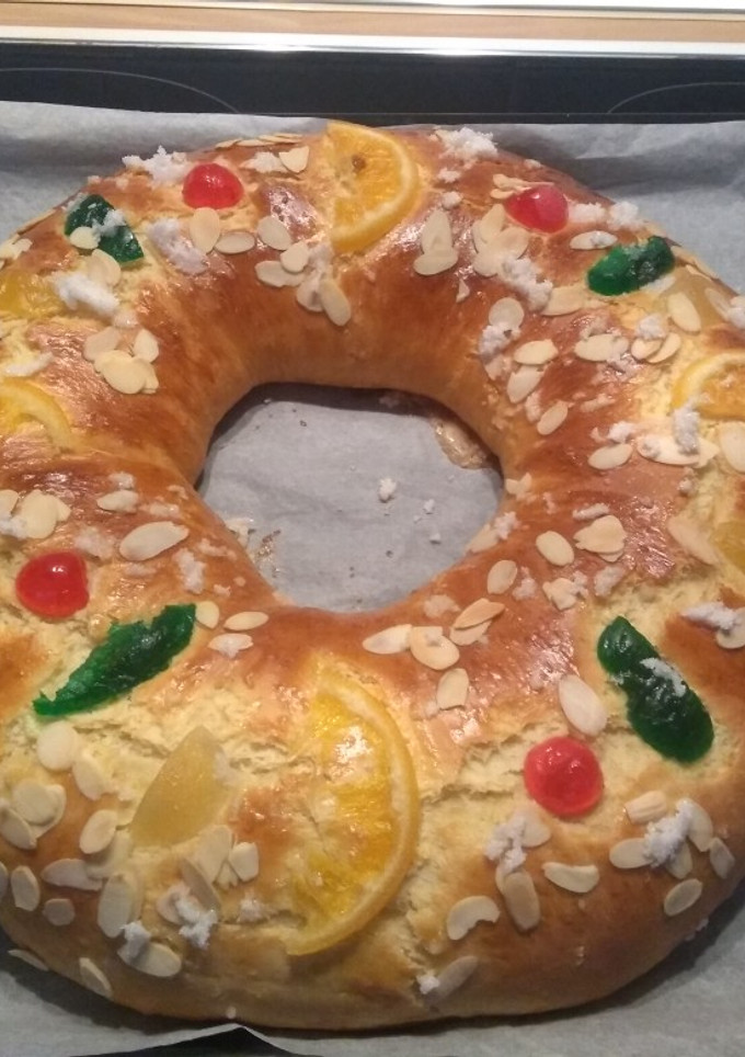 Una foto de Roscón de reyes sin masa madre