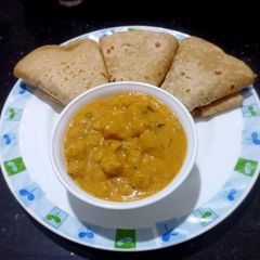 A picture of Soya chunks gravy.