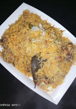 A picture of Chicken alu biryani.