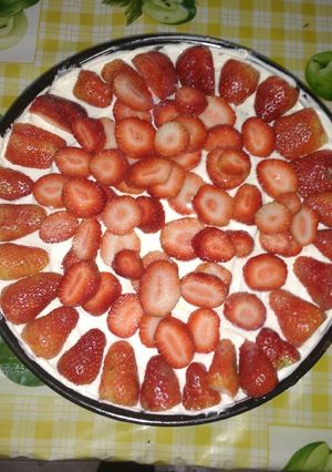 Una foto de Torta de frutillas y crema