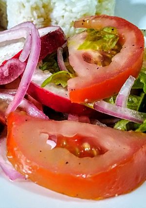Una foto de ENSALADA para Corrientazo...!🍅🥒🍋🌰