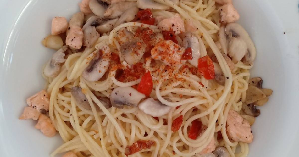Resep Spaghetti Aglio Olio Salmon Jamur Champignon oleh Vivi Tjong