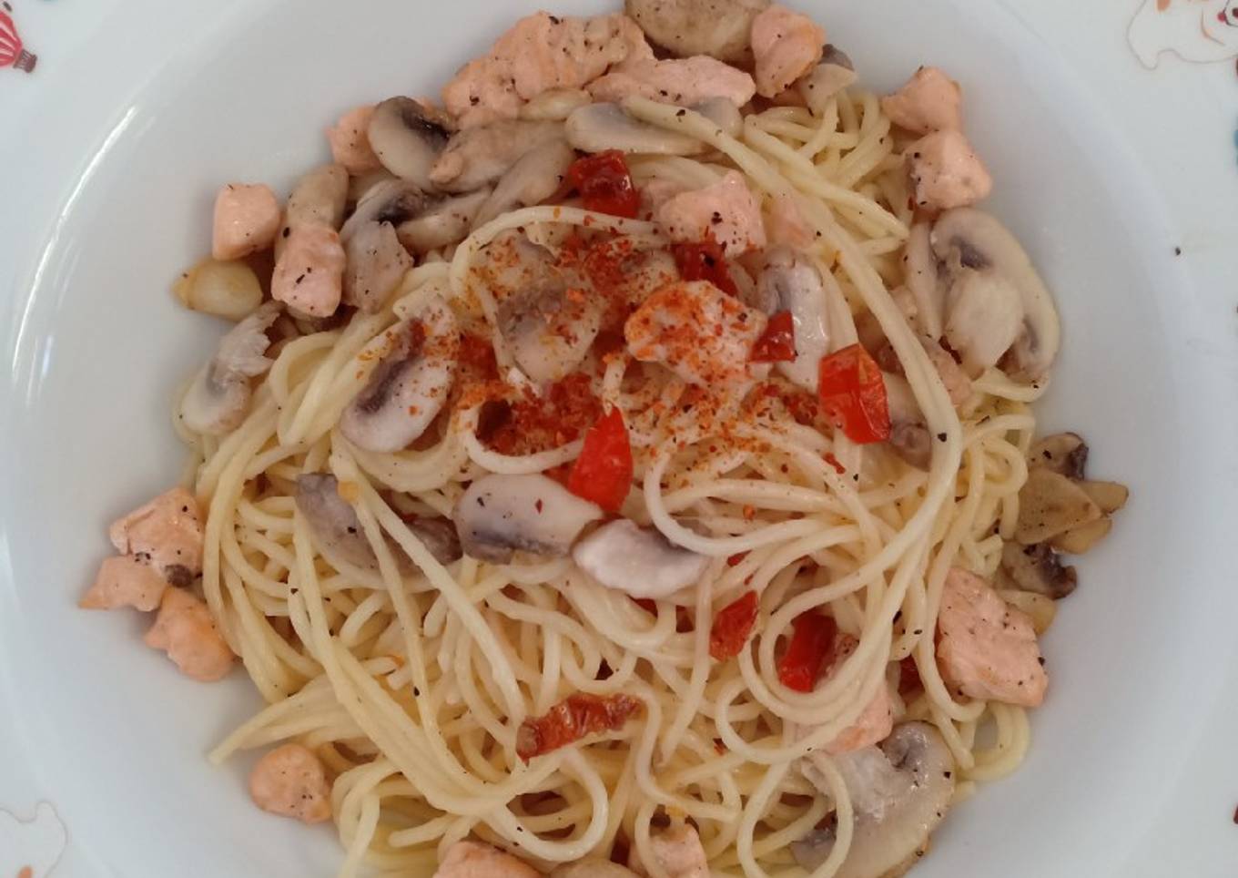 Spaghetti Aglio Olio Salmon Jamur Champignon