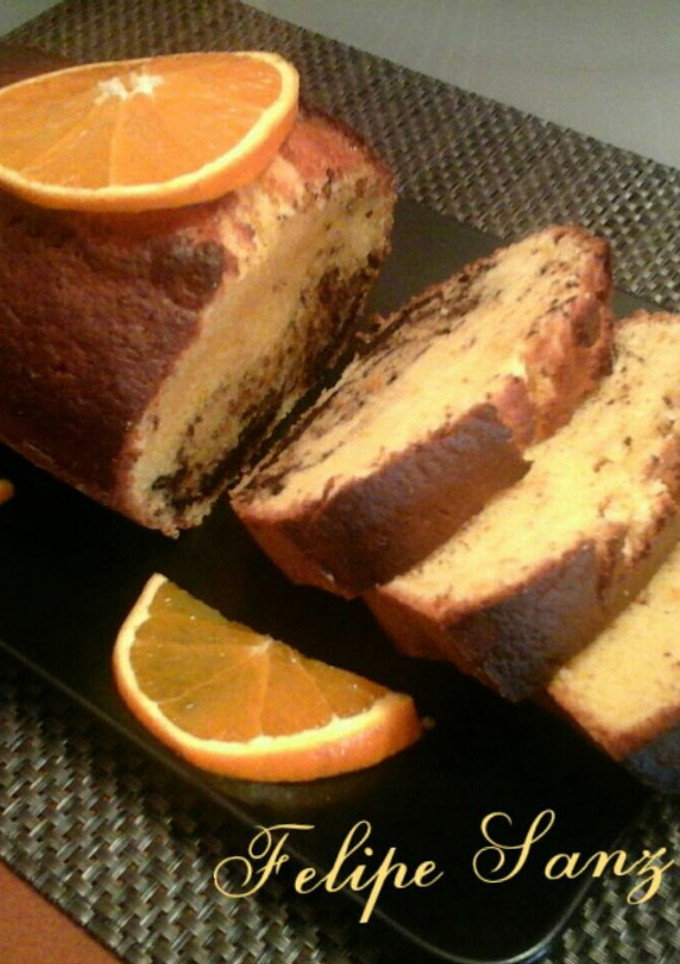 Una foto de Bizcocho de naranja y chocolate