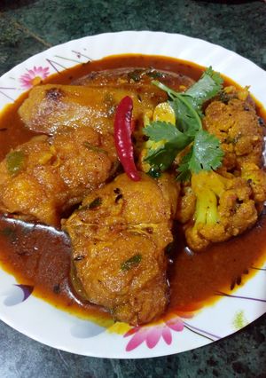 আলু ফুলকপি দিয়ে আড় মাছের ঝোল (alu foolkopi diye aar macher jhol recipe in Bengali) রেসিপির প্রধান ছবি