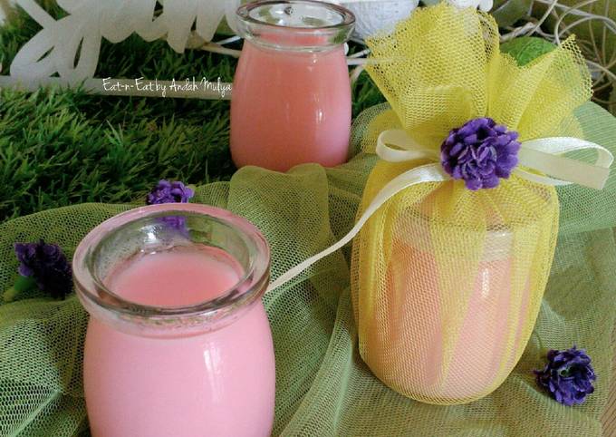 Cara Gampang Menyiapkan Strawberry silky pudding Anti Gagal