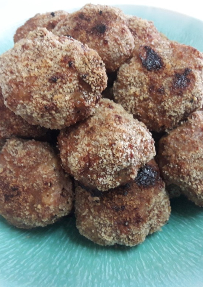 Una foto de Fasírt - albóndigas - comida húngara en castellano