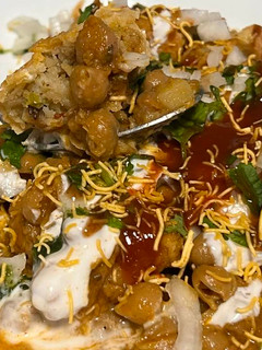 A picture of Samosa chaat.
