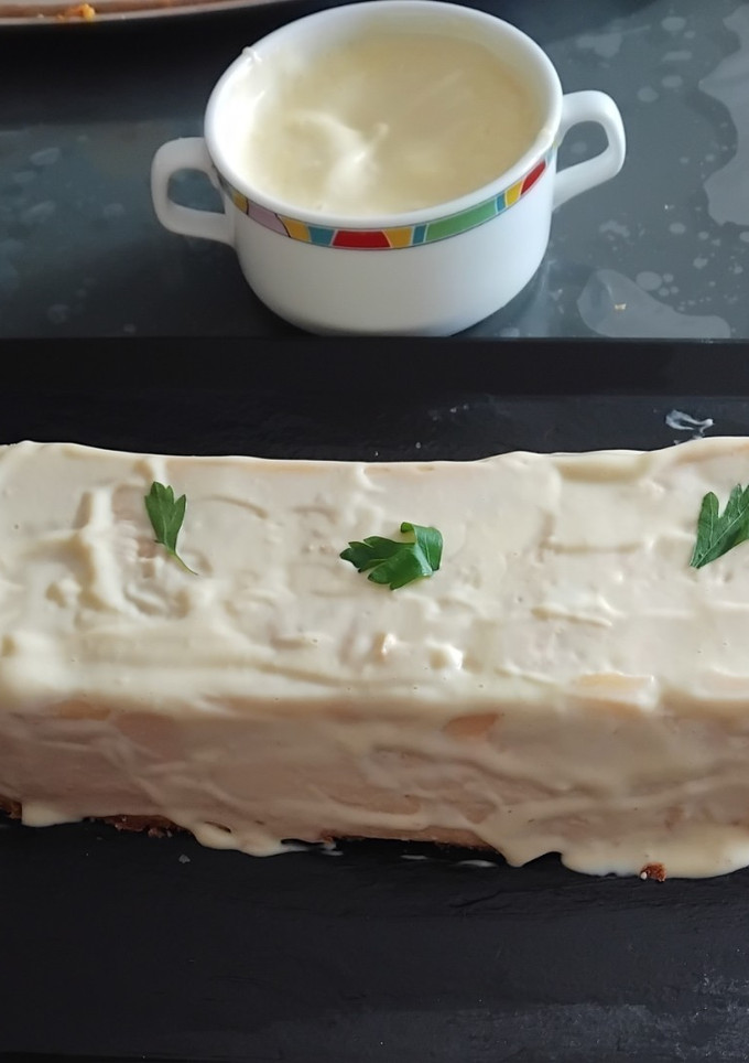 Una foto de 🍰  Pastel de merluza 🐟 y langostinos 🦐