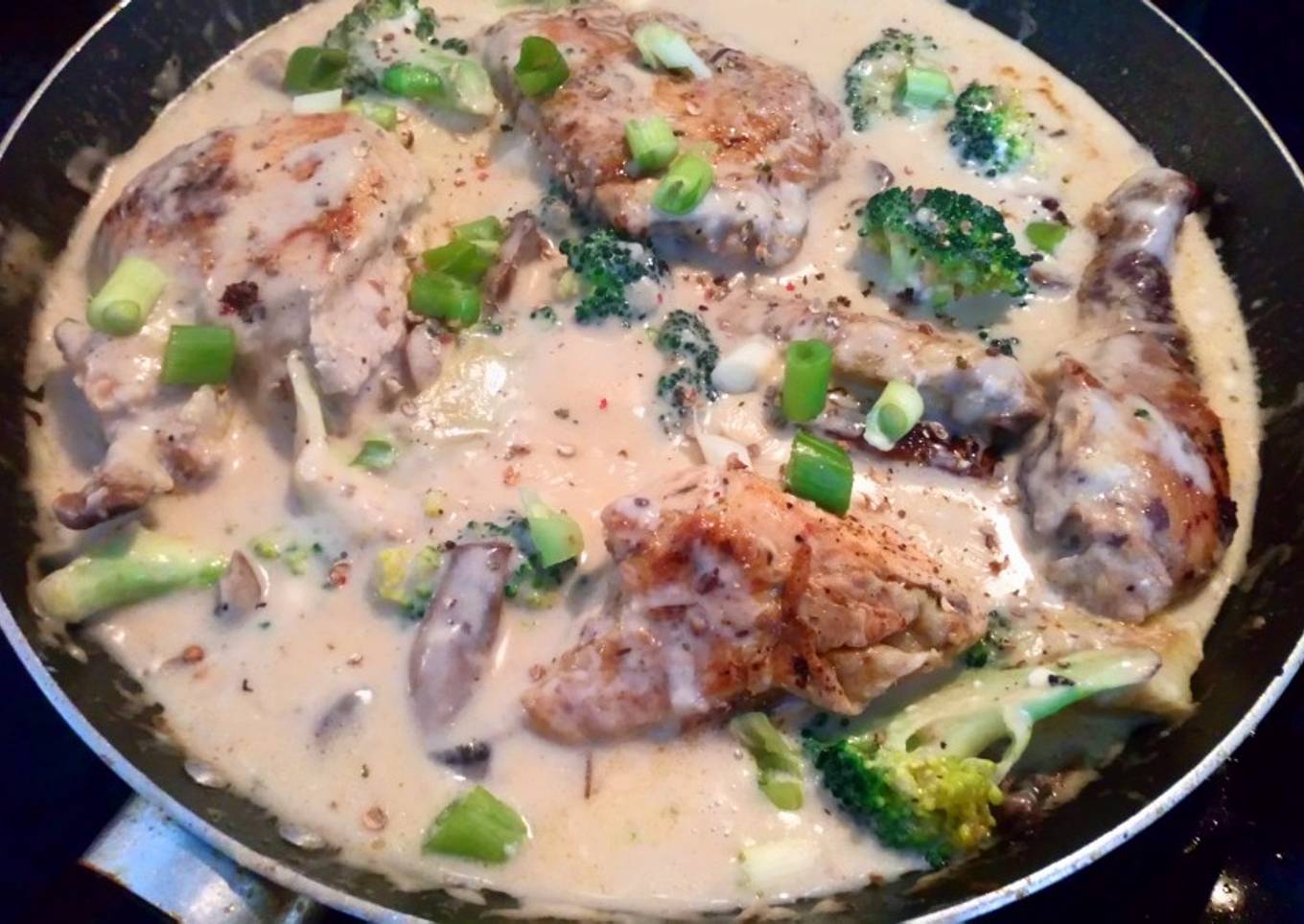 Creamy mushroom broccoli chicken