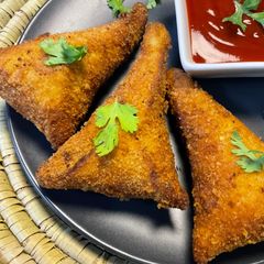 A picture of Pizza cones.
