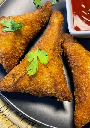 A picture of Pizza cones.