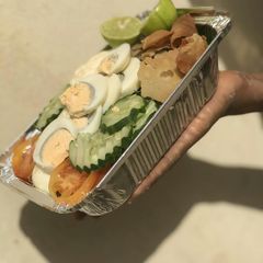 A picture of Futush salad.