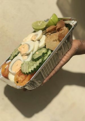 A picture of Futush salad.