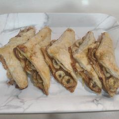 Banana puff pastry A picture of Banana puff pastry.