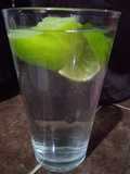 Agua con toque de limón
