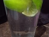 Agua con toque de limón